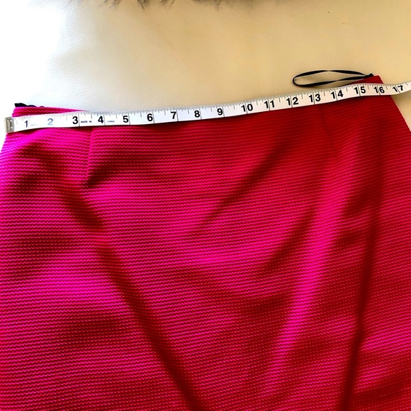 Escada beautiful classy hot pink skirt. 100% authentic in excellent condition - Picture 5 of 12